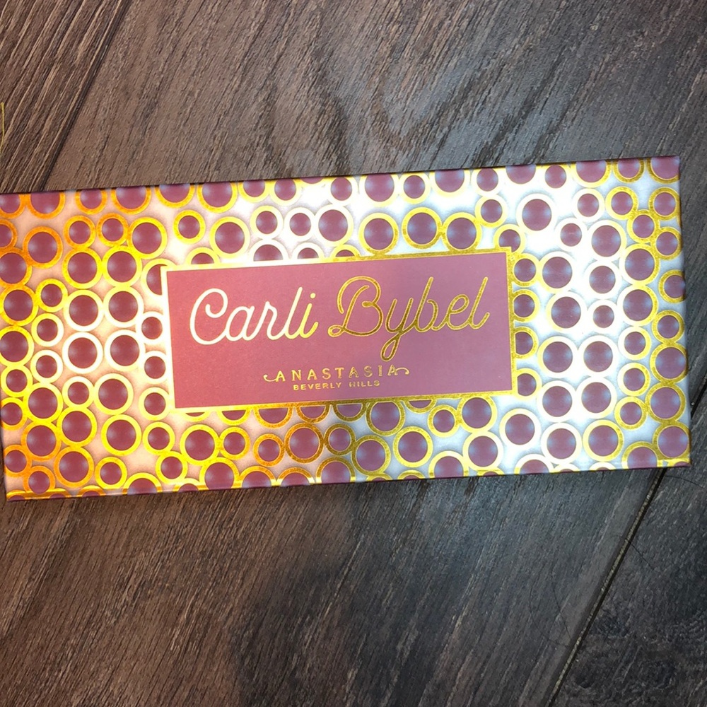 Carli Bybel Anastasia eyeshadow